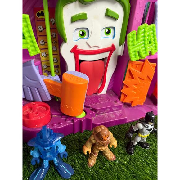 Fisher-Price Imaginext DC Super Friends The Joker's Fun House 2009 w/ Figures - Picture 9 of 9